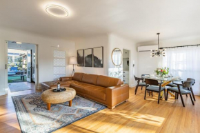 B5331 La Jolla Beach Bungalow
